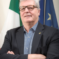 Scopri Renato Ferretti